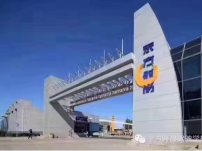 东方时尚驾校教你如何避免将油门当刹车？