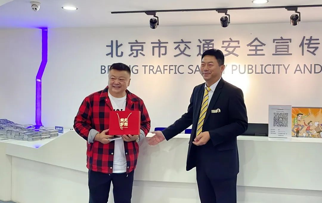 恭喜著名演员洪剑涛老师东方时尚驾校喜提C6驾照